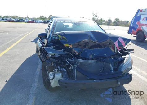 2018 Toyota Corolla Le z USA, uszkodzony, nr VIN 5YFBURHE6JP761043